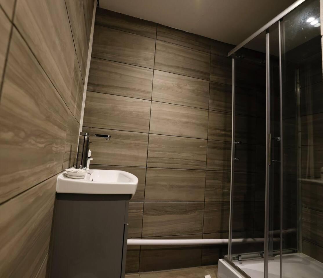 3 Bedroomflat-Free Parking-Wifi-Parking-8People Londres Exterior foto